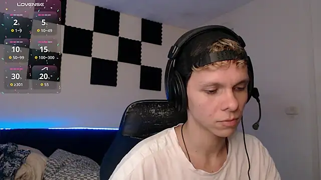 bryamado69 online show from 10/19/25, 08:20