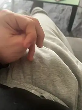 Snapshot of pignoufe chatting on 02/13/26, 10:44 pignoufe online show from 02/13/26, 10:44