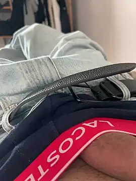 Snapshot of pignoufe chatting on 02/20/26, 04:18 pignoufe online show from 02/20/26, 04:18