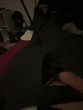 Snapshot of pignoufe chatting on 02/27/26, 10:43 pignoufe online show from 02/27/26, 10:43