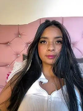 Laura fernandezII online show from 02/04/25, 05:45