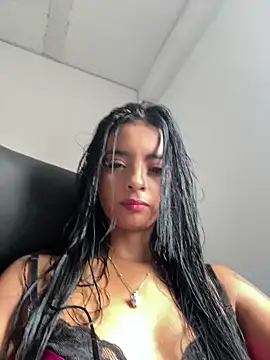 Laura fernandezII online show from 02/22/25, 06:30