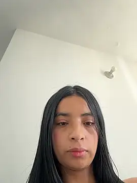 Laura fernandezII online show from 11/29/25, 04:43