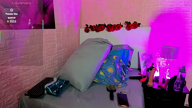 LYAA COLLINS  online show from 01/09/26, 10:40