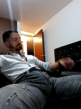 Snapshot of MAXIMUS_MASTE3 chatting on 02/13/25, 02:45 MAXIMUS MASTE3 online show from 02/13/25, 02:45