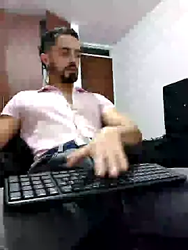 Snapshot of MAXIMUS_MASTE3 chatting on 02/14/25, 11:53 MAXIMUS MASTE3 online show from 02/14/25, 11:53