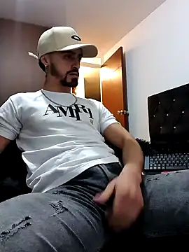 Snapshot of MAXIMUS_MASTE3 chatting on 02/16/25, 12:19 MAXIMUS MASTE3 online show from 02/16/25, 12:19