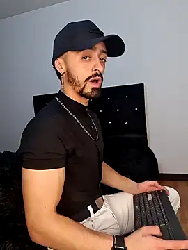 Snapshot of MAXIMUS_MASTE3 chatting on 02/19/25, 02:12 MAXIMUS MASTE3 online show from 02/19/25, 02:12