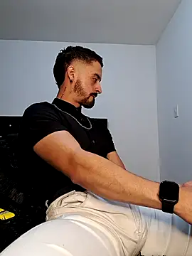 Snapshot of MAXIMUS_MASTE3 chatting on 02/21/25, 02:06 MAXIMUS MASTE3 online show from 02/21/25, 02:06