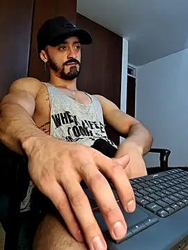 Snapshot of MAXIMUS_MASTE3 chatting on 03/08/25, 03:17 MAXIMUS MASTE3 online show from 03/08/25, 03:17