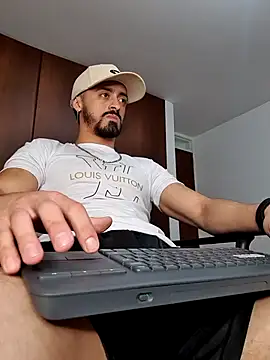 Snapshot of MAXIMUS_MASTE3 chatting on 03/16/25, 10:42 MAXIMUS MASTE3 online show from 03/16/25, 10:42