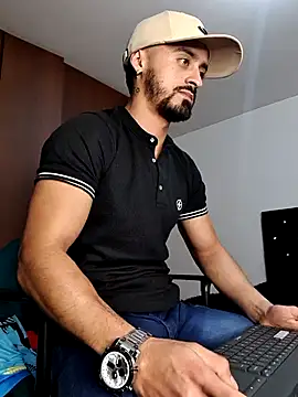 Snapshot of MAXIMUS_MASTE3 chatting on 03/23/25, 04:27 MAXIMUS MASTE3 online show from 03/23/25, 04:27