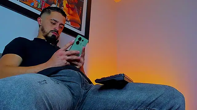 Snapshot of MAXIMUS_MASTE3 chatting on 09/17/25, 10:11 MAXIMUS MASTE3 online show from 09/17/25, 10:11