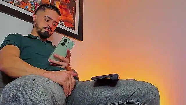 Snapshot of MAXIMUS_MASTE3 chatting on 09/19/25, 07:58 MAXIMUS MASTE3 online show from 09/19/25, 07:58