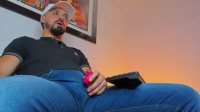 Snapshot of MAXIMUS_MASTE3 chatting on 09/21/25, 08:43 MAXIMUS MASTE3 online show from 09/21/25, 08:43