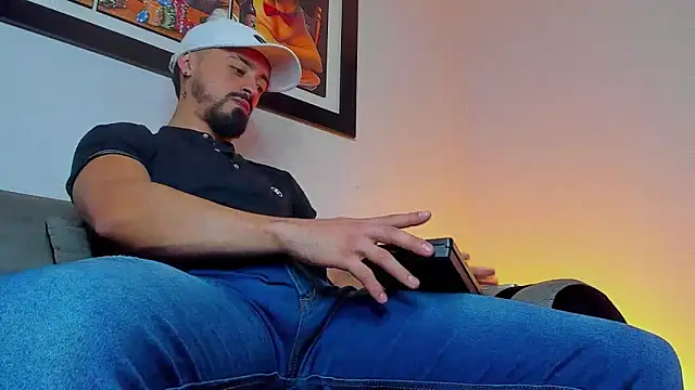 Snapshot of MAXIMUS_MASTE3 chatting on 09/22/25, 08:55 MAXIMUS MASTE3 online show from 09/22/25, 08:55