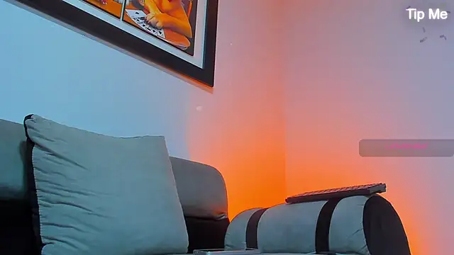 Snapshot of MAXIMUS_MASTE3 chatting on 10/22/25, 09:58 MAXIMUS MASTE3 online show from 10/22/25, 09:58