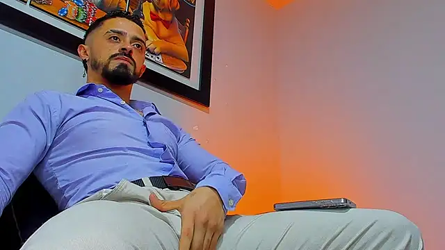 Snapshot of MAXIMUS_MASTE3 chatting on 10/23/25, 08:29 MAXIMUS MASTE3 online show from 10/23/25, 08:29