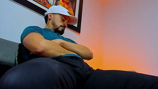 Snapshot of MAXIMUS_MASTE3 chatting on 10/26/25, 08:15 MAXIMUS MASTE3 online show from 10/26/25, 08:15