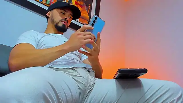 Snapshot of MAXIMUS_MASTE3 chatting on 11/01/25, 08:44 MAXIMUS MASTE3 online show from 11/01/25, 08:44