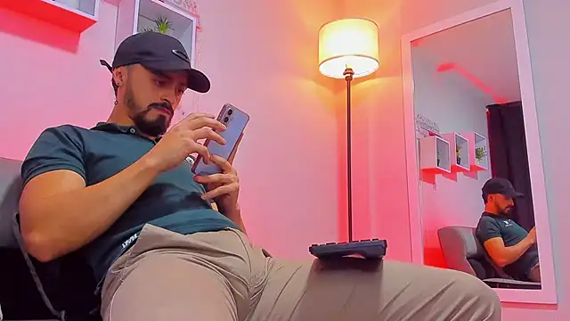 Snapshot of MAXIMUS_MASTE3 chatting on 11/30/25, 03:10 MAXIMUS MASTE3 online show from 11/30/25, 03:10