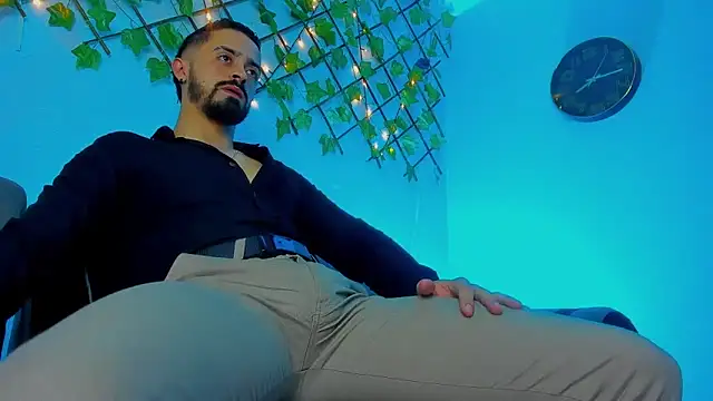 Snapshot of MAXIMUS_MASTE3 chatting on 12/17/25, 01:39 MAXIMUS MASTE3 online show from 12/17/25, 01:39