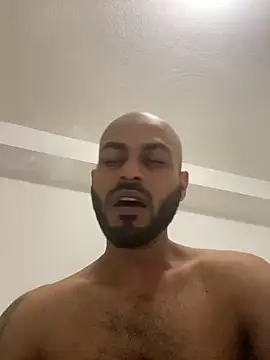 Snapshot of islandvybee55 chatting on 12/22/24, 03:00 islandvybee55 online show from 12/22/24, 03:00