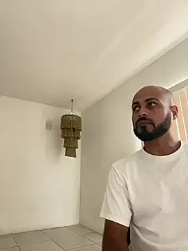 Snapshot of islandvybee55 chatting on 01/19/25, 10:17 islandvybee55 online show from 01/19/25, 10:17