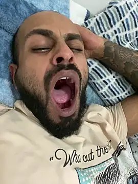 Snapshot of islandvybee55 chatting on 01/29/25, 01:05 islandvybee55 online show from 01/29/25, 01:05