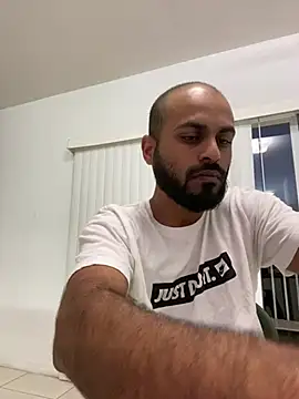 Snapshot of islandvybee55 chatting on 01/31/25, 11:35 islandvybee55 online show from 01/31/25, 11:35