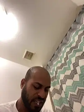 Snapshot of islandvybee55 chatting on 02/26/25, 06:04 islandvybee55 online show from 02/26/25, 06:04