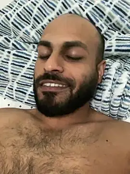 Snapshot of islandvybee55 chatting on 02/27/25, 02:10 islandvybee55 online show from 02/27/25, 02:10