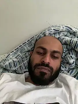 Snapshot of islandvybee55 chatting on 03/15/25, 03:06 islandvybee55 online show from 03/15/25, 03:06