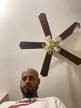 islandvybee55 online show from 03/28/26, 03:11