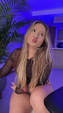 MiaPetit  online show from 05/11/26, 07:44