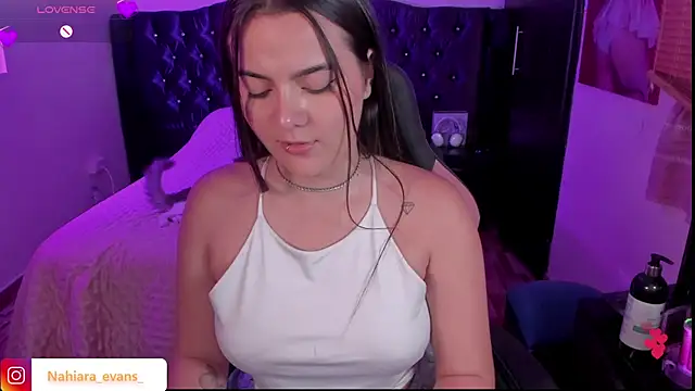 NahiaraEvans  online show from 02/03/25, 05:18