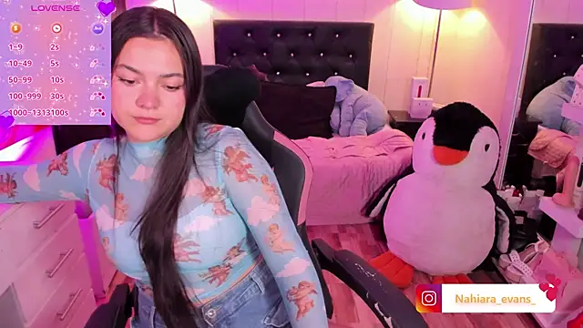 NahiaraEvans  online show from 04/05/26, 05:59