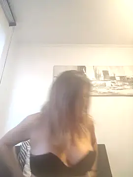 Latiinvenushot online show from 11/09/25, 09:02