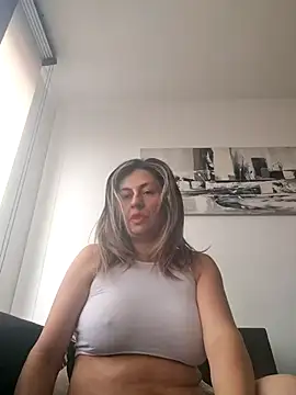 Snapshot of Latiinvenushot chatting on 02/03/26, 04:01 Latiinvenushot online show from 02/03/26, 04:01