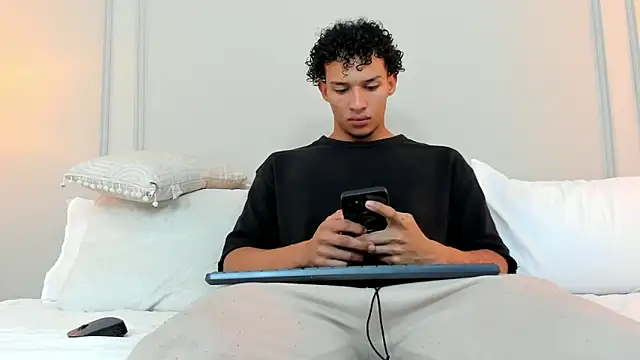 Dominick star online show from 12/17/24, 03:17