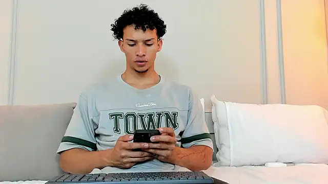 Dominick star online show from 12/20/24, 03:36