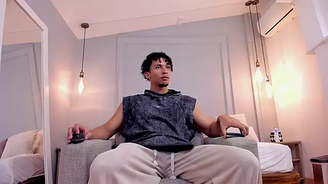 Dominick star online show from 09/19/25, 04:36