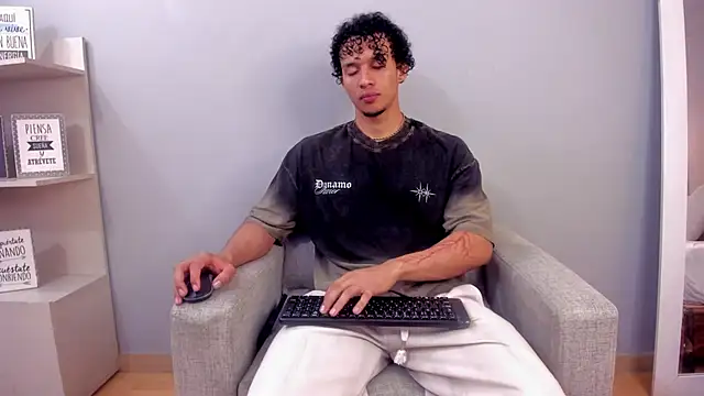 Dominick star online show from 11/28/25, 04:04