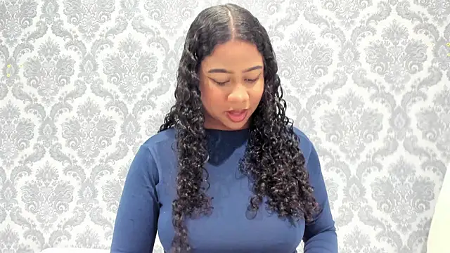 Sofi Fox  online show from 12/03/25, 07:45