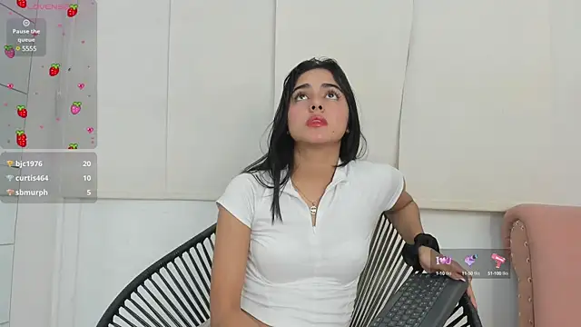 Snapshot of natalia_aguirre1 chatting on 02/08/25, 03:42 natalia aguirre1 online show from 02/08/25, 03:42