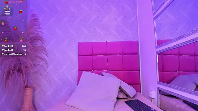 Snapshot of natalia_aguirre1 chatting on 02/27/25, 06:42 natalia aguirre1 online show from 02/27/25, 06:42