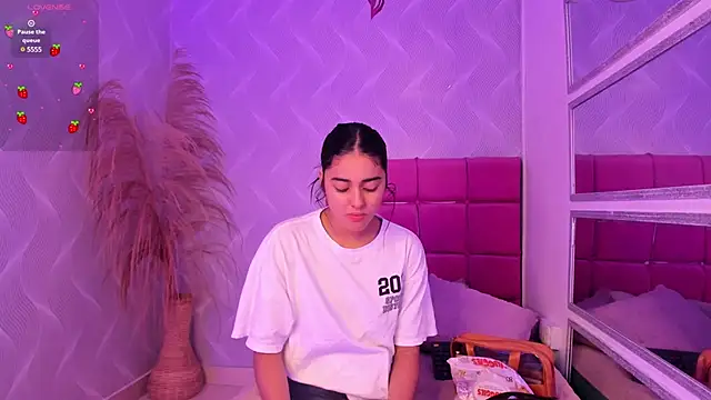 Snapshot of natalia_aguirre1 chatting on 02/28/25, 12:20 natalia aguirre1 online show from 02/28/25, 12:20