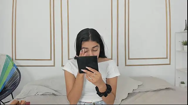 Snapshot of natalia_aguirre1 chatting on 03/14/25, 12:29 natalia aguirre1 online show from 03/14/25, 12:29