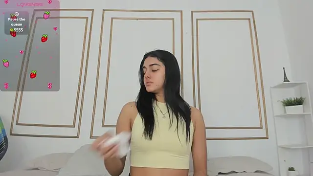 Snapshot of natalia_aguirre1 chatting on 03/15/25, 12:24 natalia aguirre1 online show from 03/15/25, 12:24