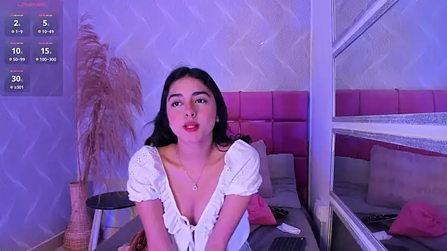 Snapshot of natalia_aguirre1 chatting on 03/17/25, 12:46 natalia aguirre1 online show from 03/17/25, 12:46